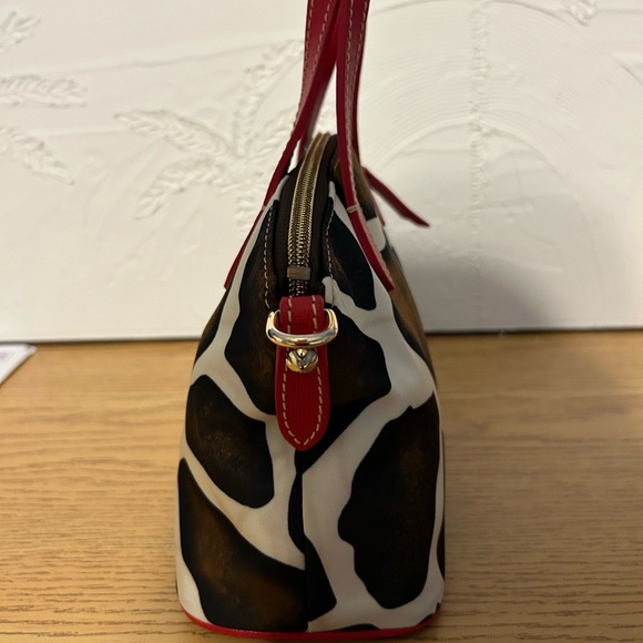 DOONEY & BOURKE GIRAFFE PRINT CANVAS SHOULDER BAG - Picture 7 of 10